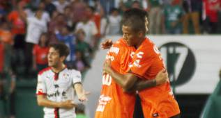 El atacante del Chiapas, Vanderley Dias anotó el gol del triunfo ante Atlas. 
