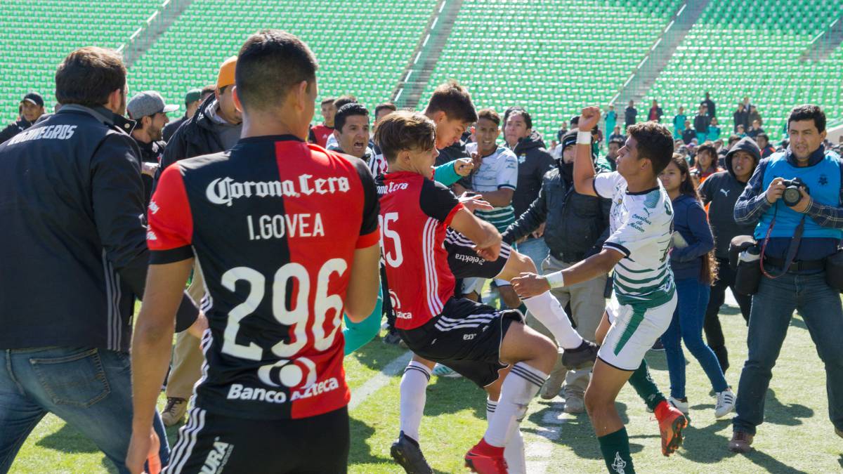 Lamentable Bronca Entre Santos Y Atlas En La Final Sub 20 As Mexico